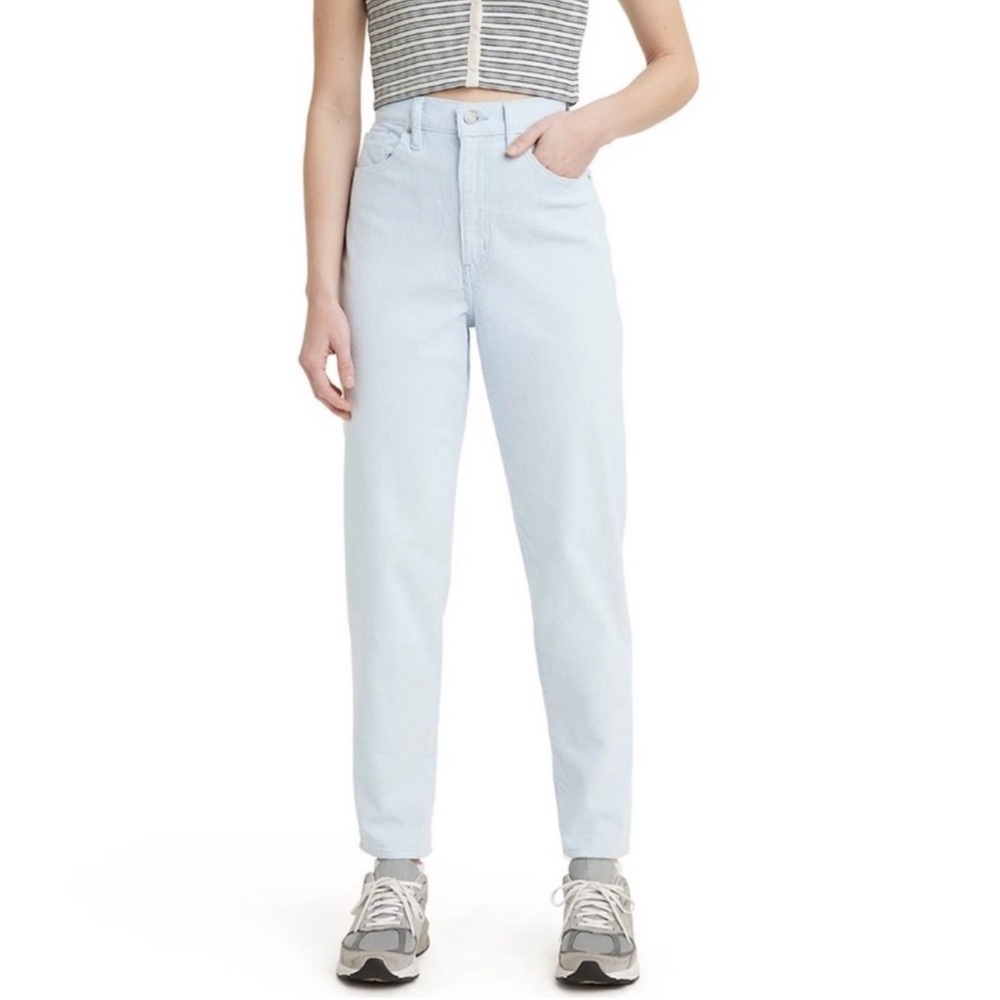 Levis High Waist Mom Jean Corduroy in Baby Blue